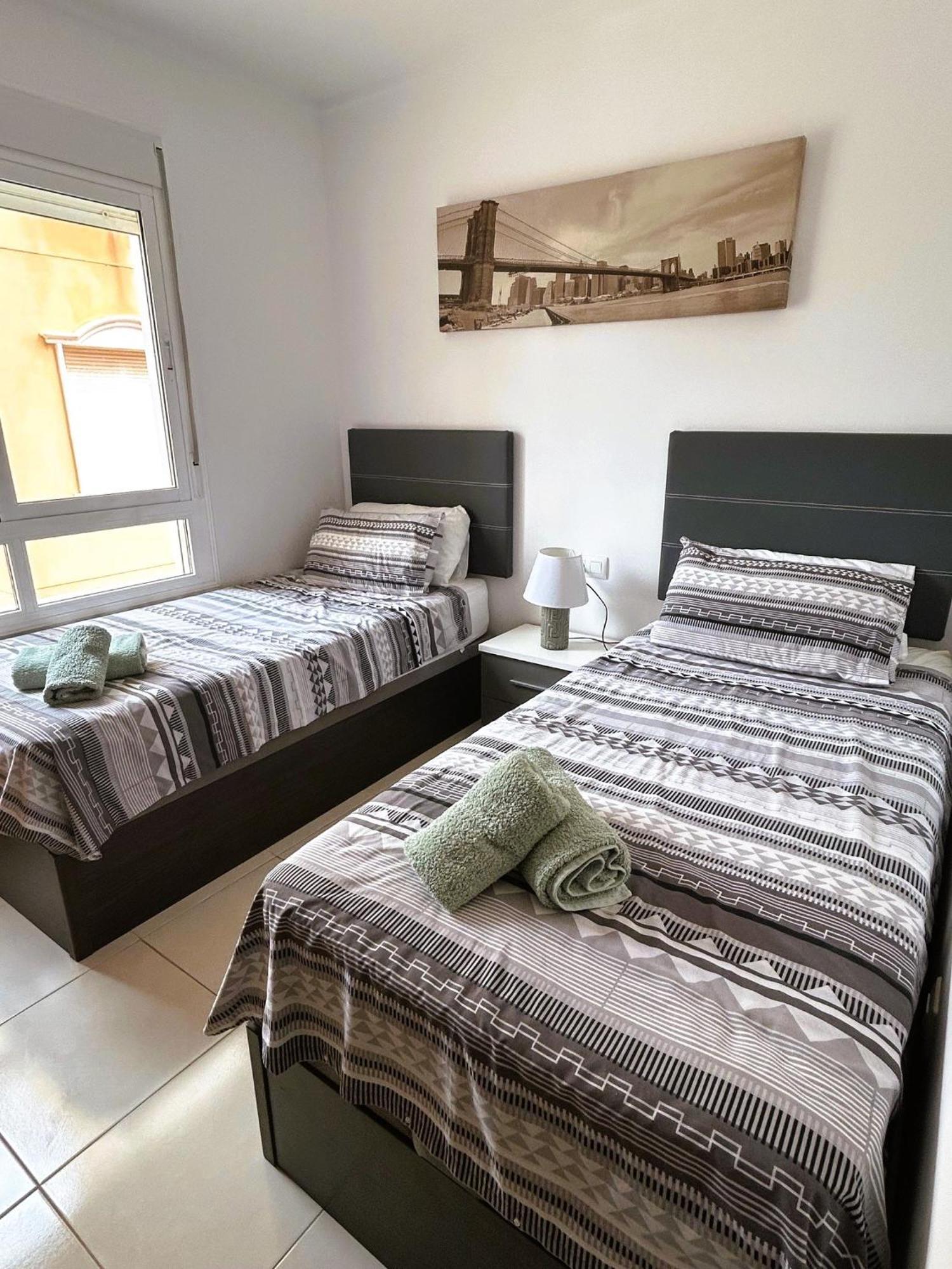 Beautiful 3 Bed, 2 Bath Modern Apartment 로스알카자레스 외부 사진